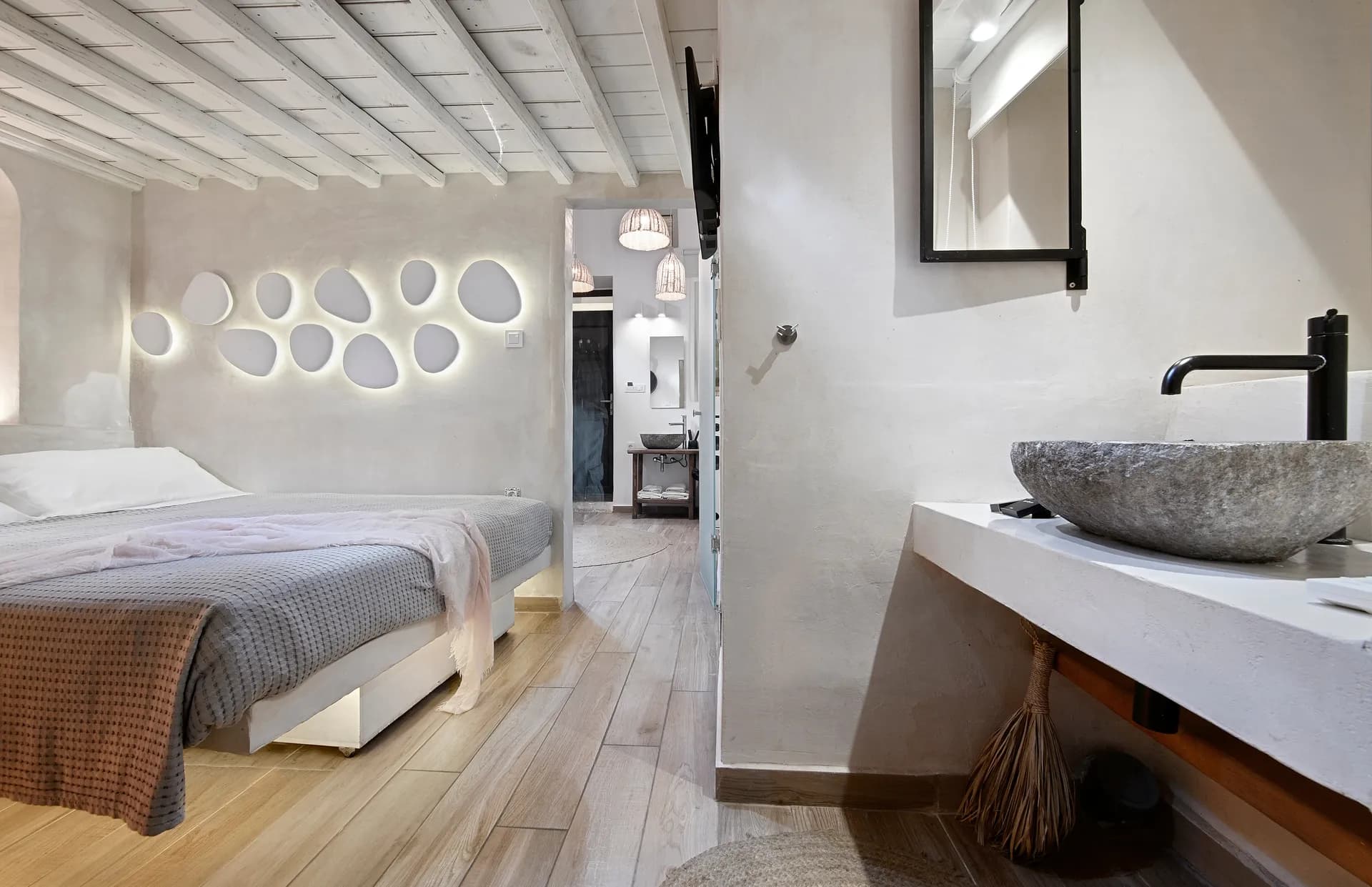 Maisonette with Outdoor Hot Tub and Windmill View - Image 4