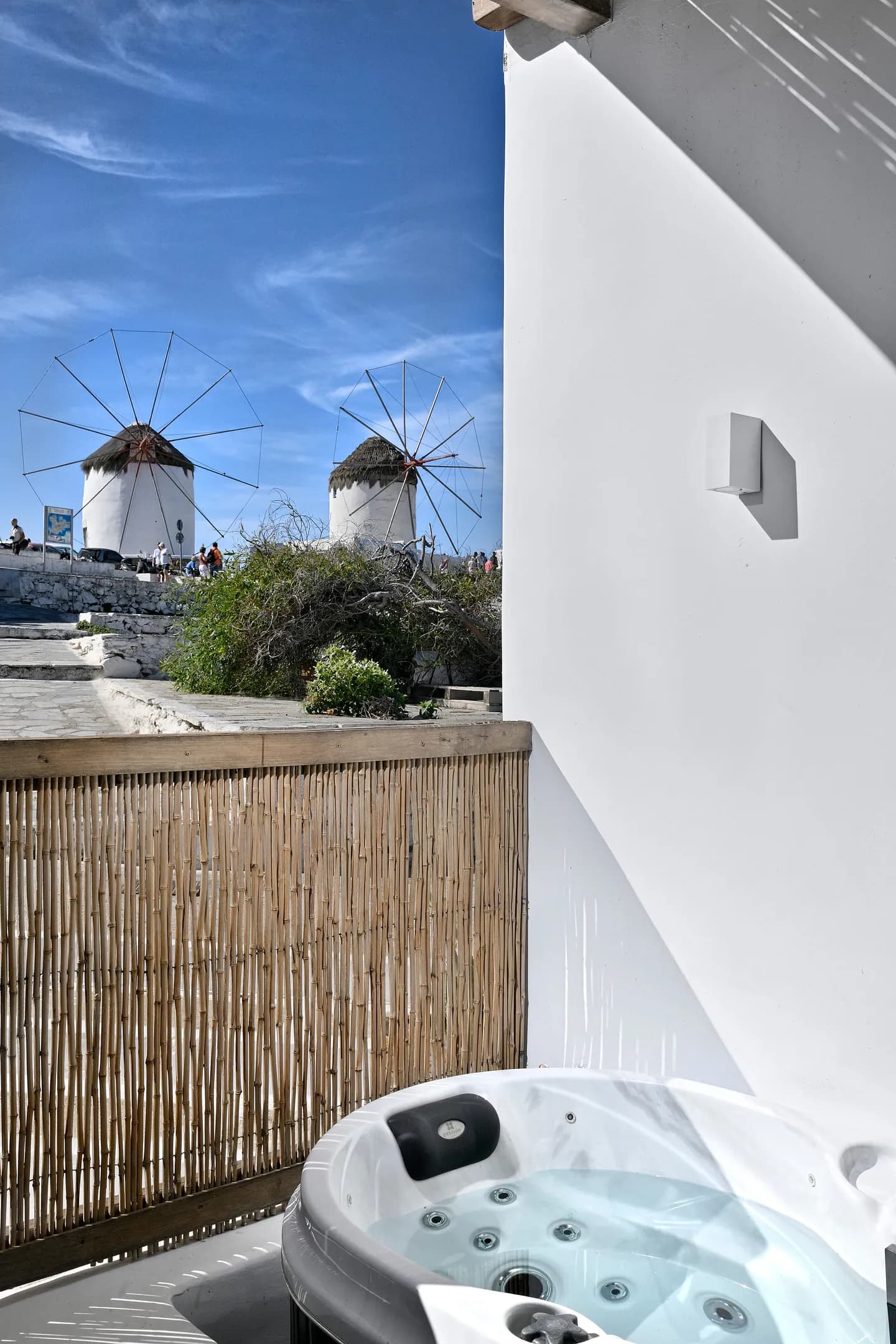Maisonette with Outdoor Hot Tub and Windmill View - Image 9