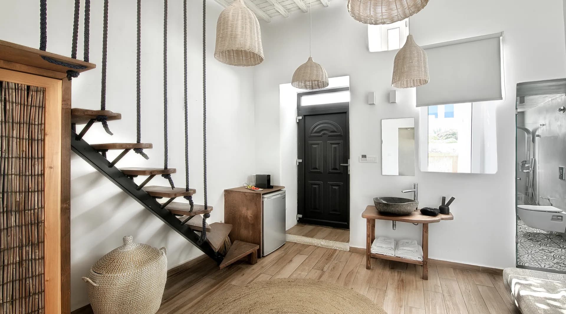 Maisonette with Outdoor Hot Tub and Windmill View - Image 11