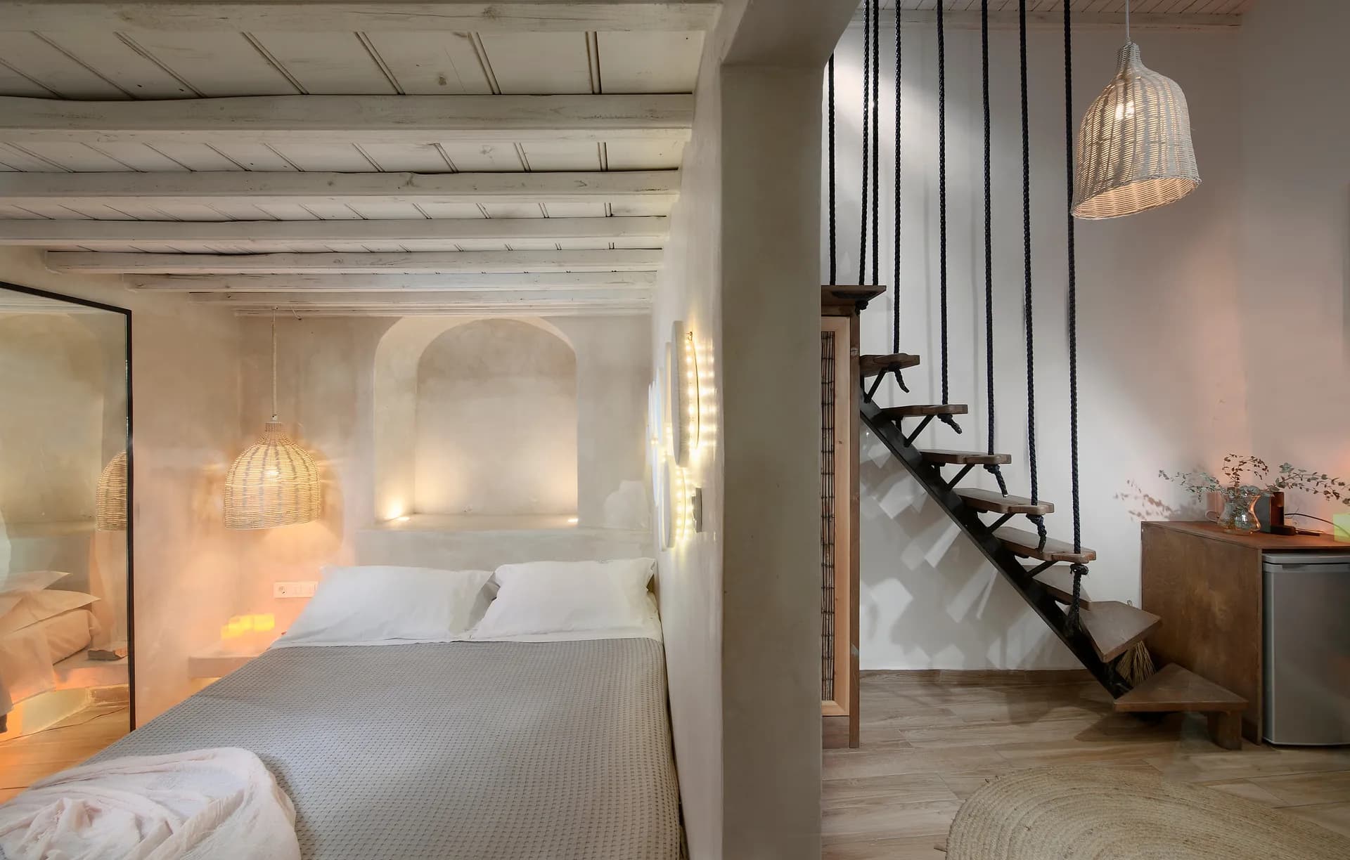 Maisonette with Outdoor Hot Tub and Windmill View - Image 13