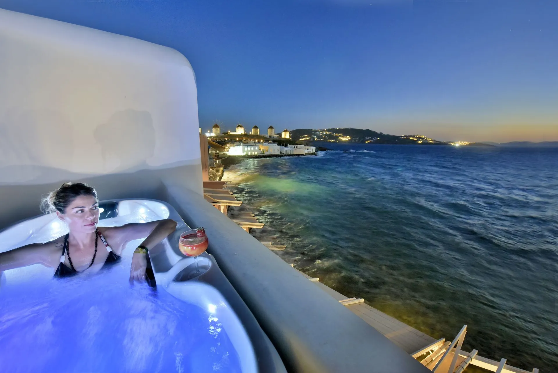 Little Venice Villa with Outdoor Jacuzzi - Image 3