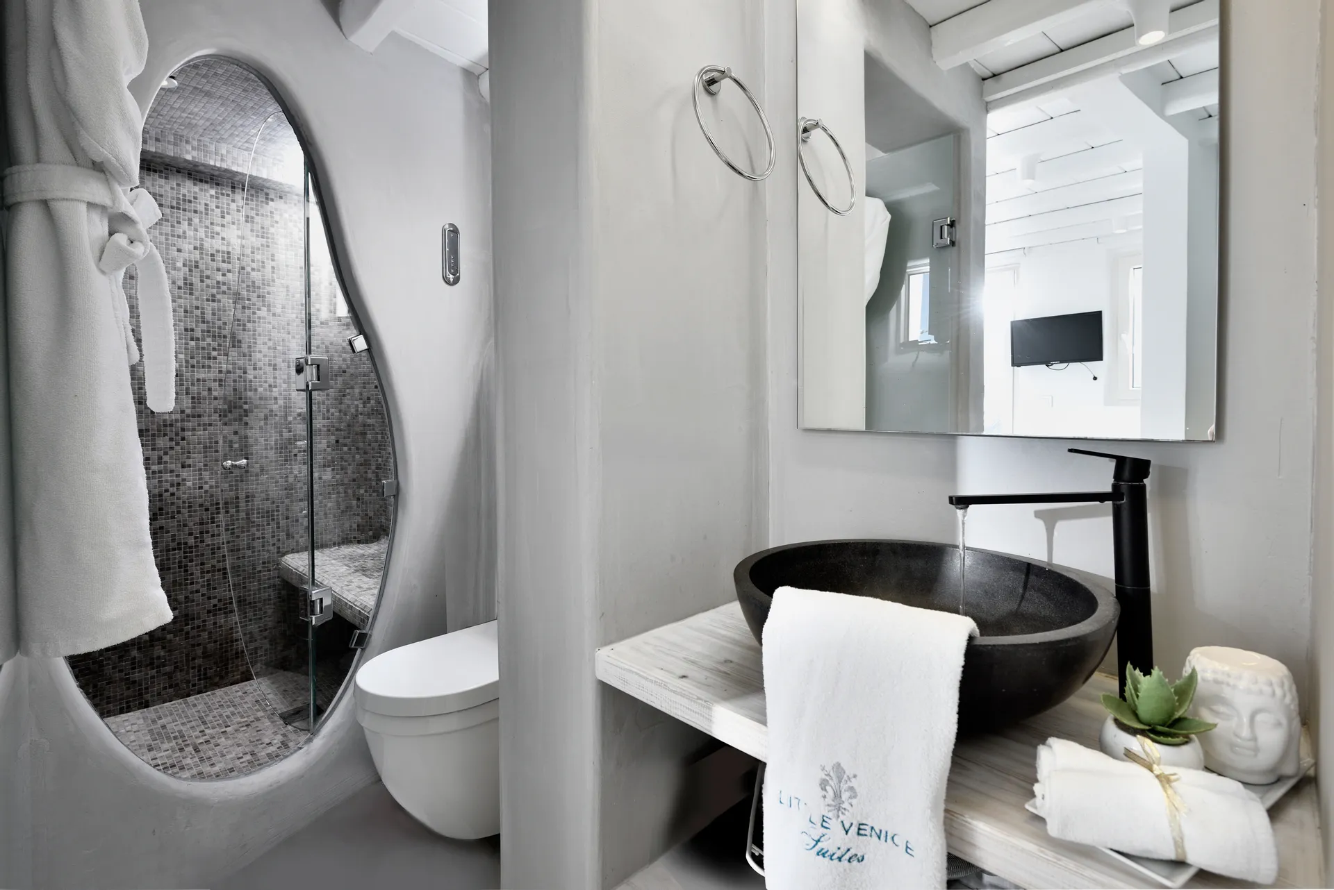 Little Venice Villa with Outdoor Jacuzzi - Image 10