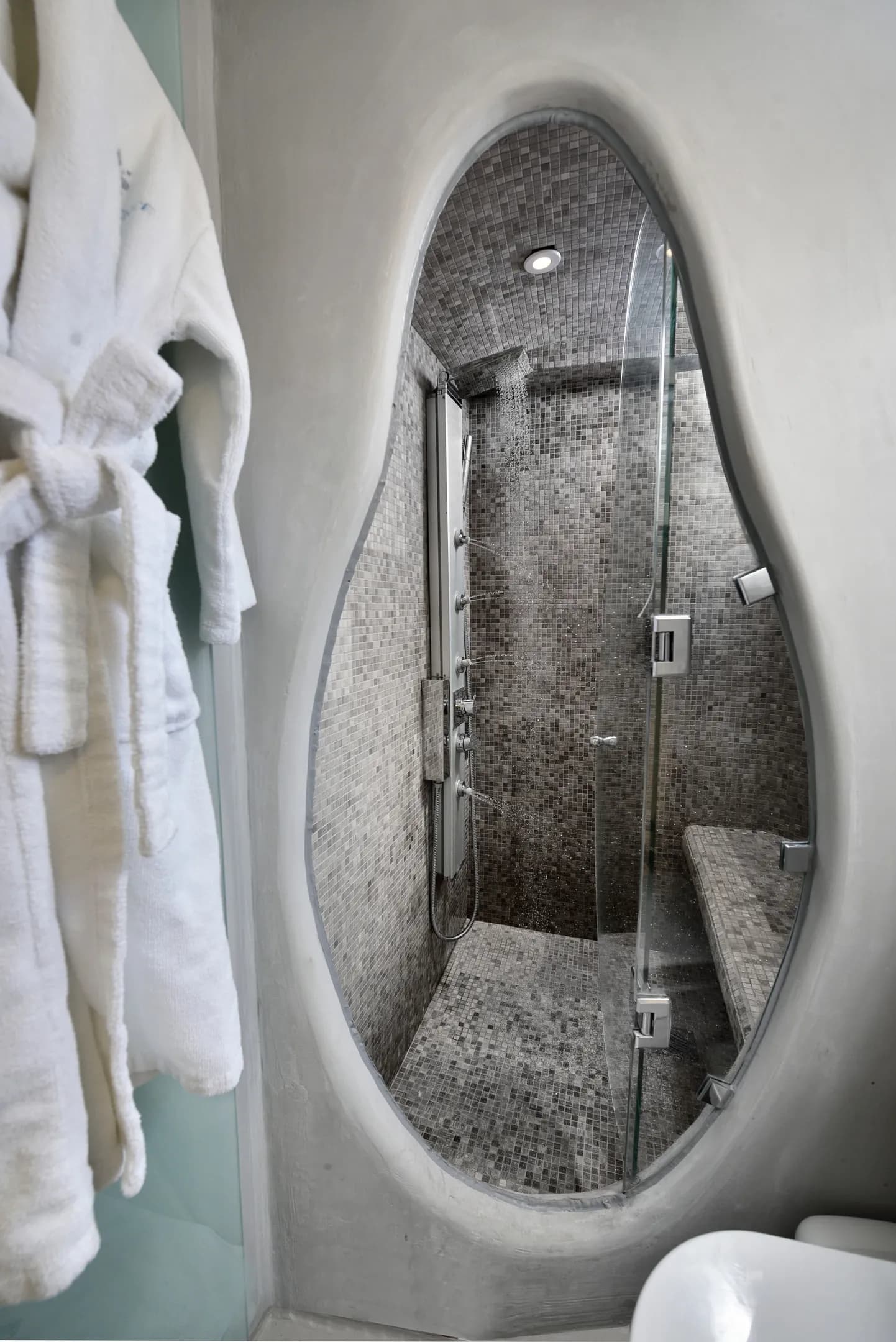 Little Venice Villa with Outdoor Jacuzzi - Image 11