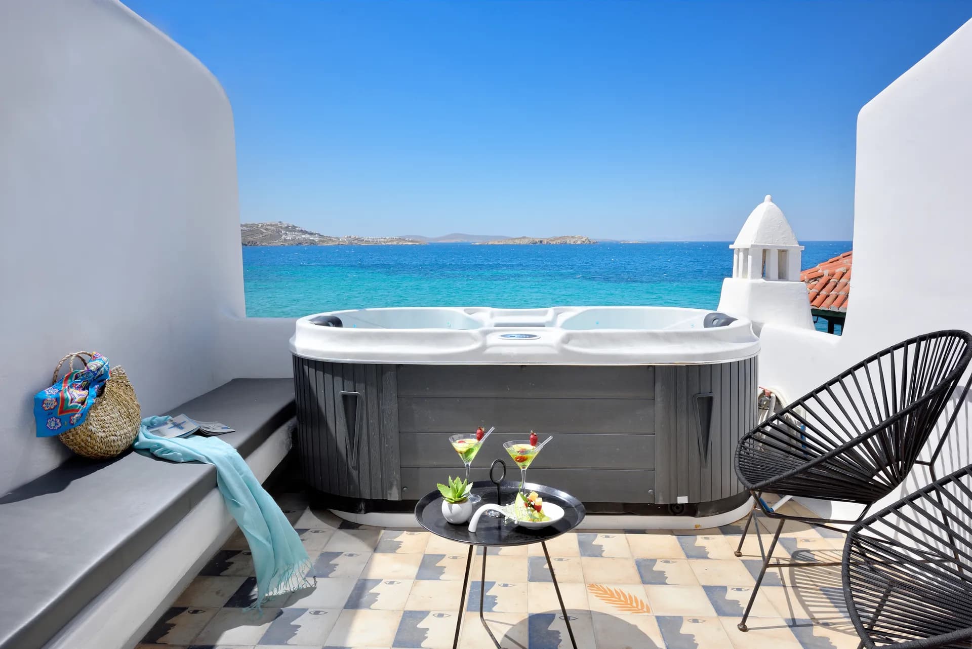 Little Venice Villa with Outdoor Jacuzzi - Image 12